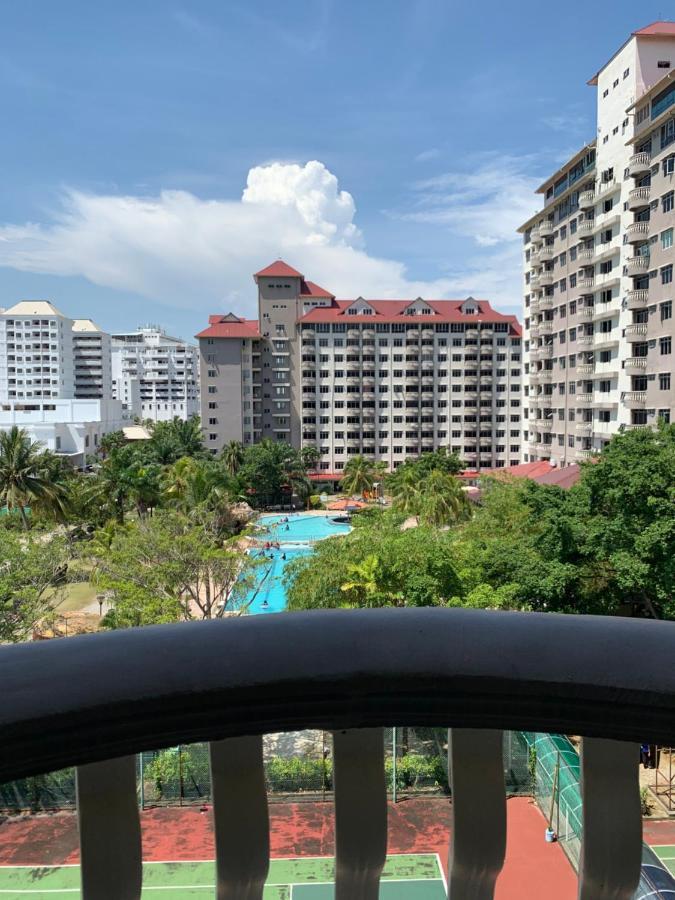 Port Dickson Glory Beach Resort Apartment 5Pax 3Br Екстер'єр фото